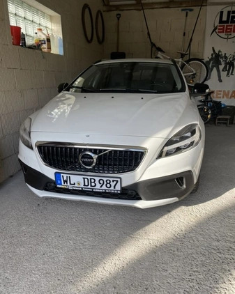 Volvo V40 cena 58500 przebieg: 185000, rok produkcji 2017 z Chęciny małe 596